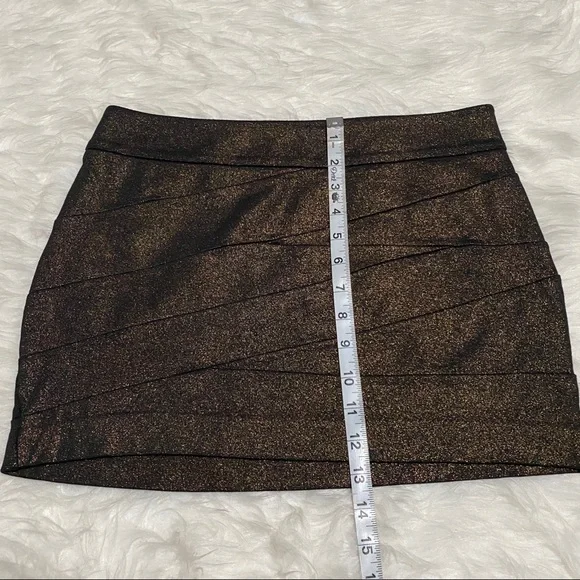 EXPRESS Gold Glittery Mini Skirt - Picture 4 of 6